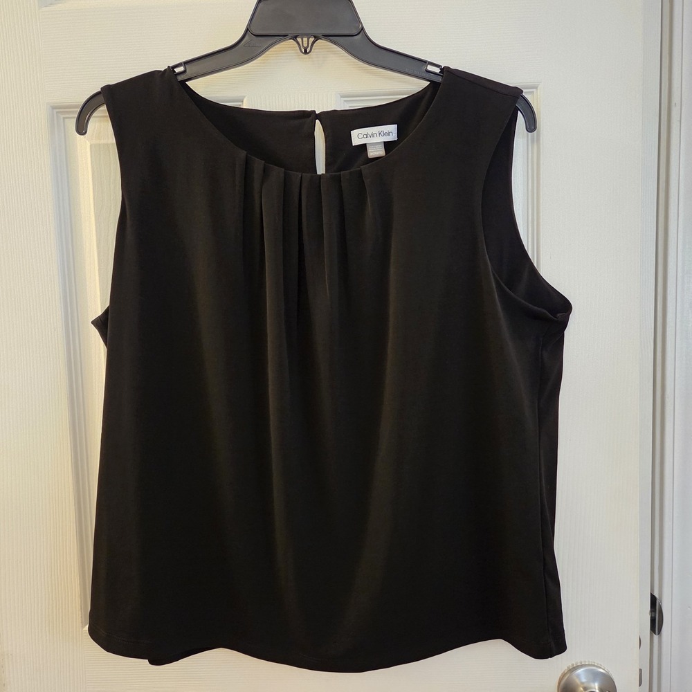 Calvin Klein sz 2X slvless classic black top career office chic pleated layer